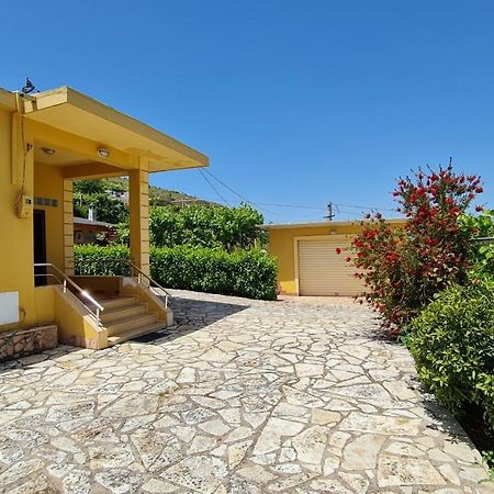 Village Home Next To The Sea Sarande Luaran gambar