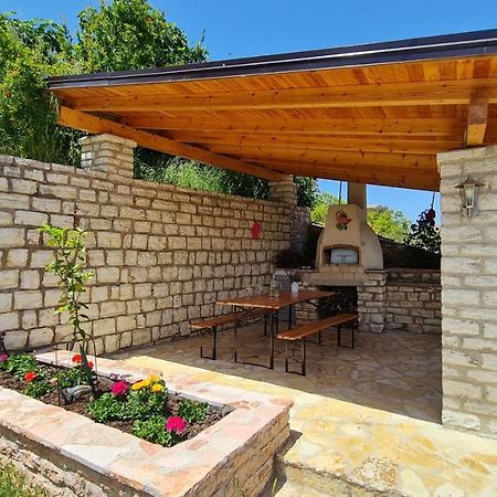 Village Home Next To The Sea Sarande Luaran gambar