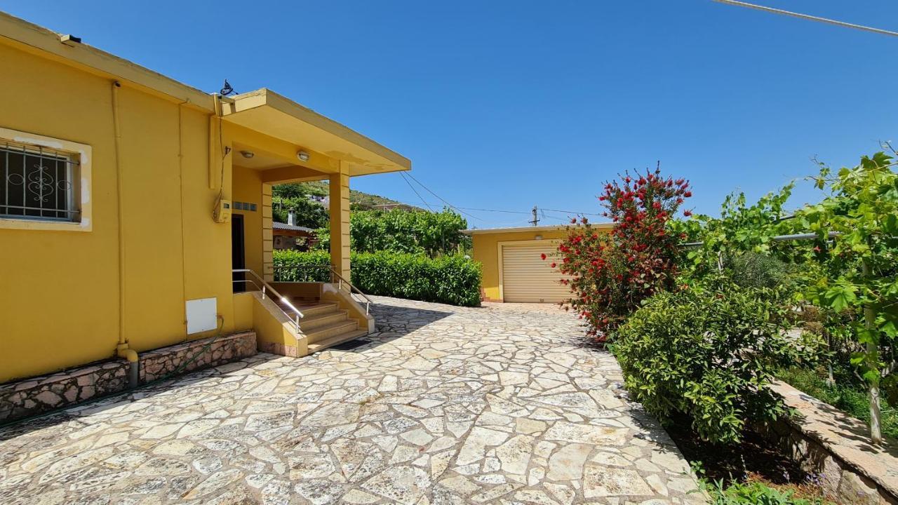 Village Home Next To The Sea Sarande Luaran gambar