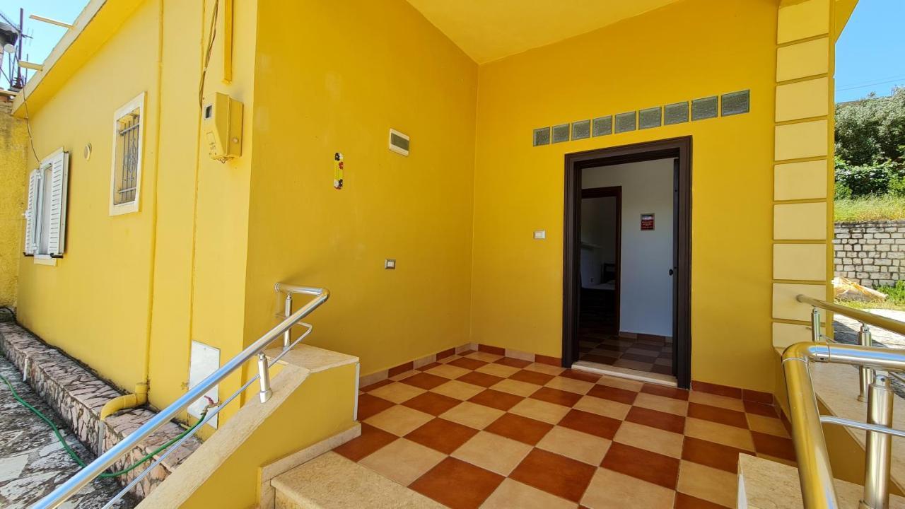Village Home Next To The Sea Sarande Luaran gambar