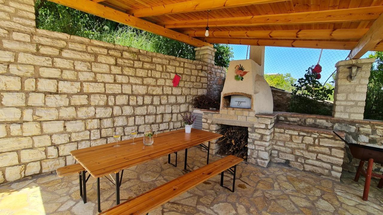 Village Home Next To The Sea Sarande Luaran gambar