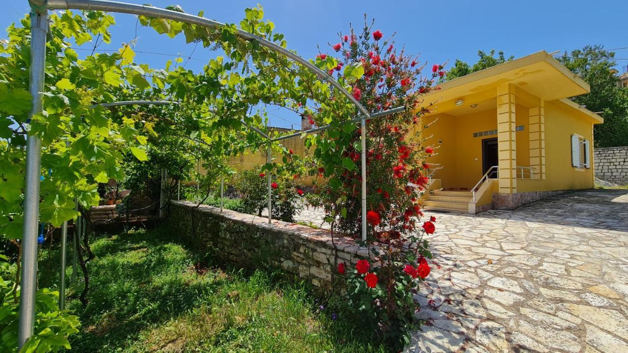 Village Home Next To The Sea Sarande Luaran gambar