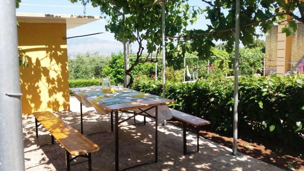 Village Home Next To The Sea Sarande Luaran gambar